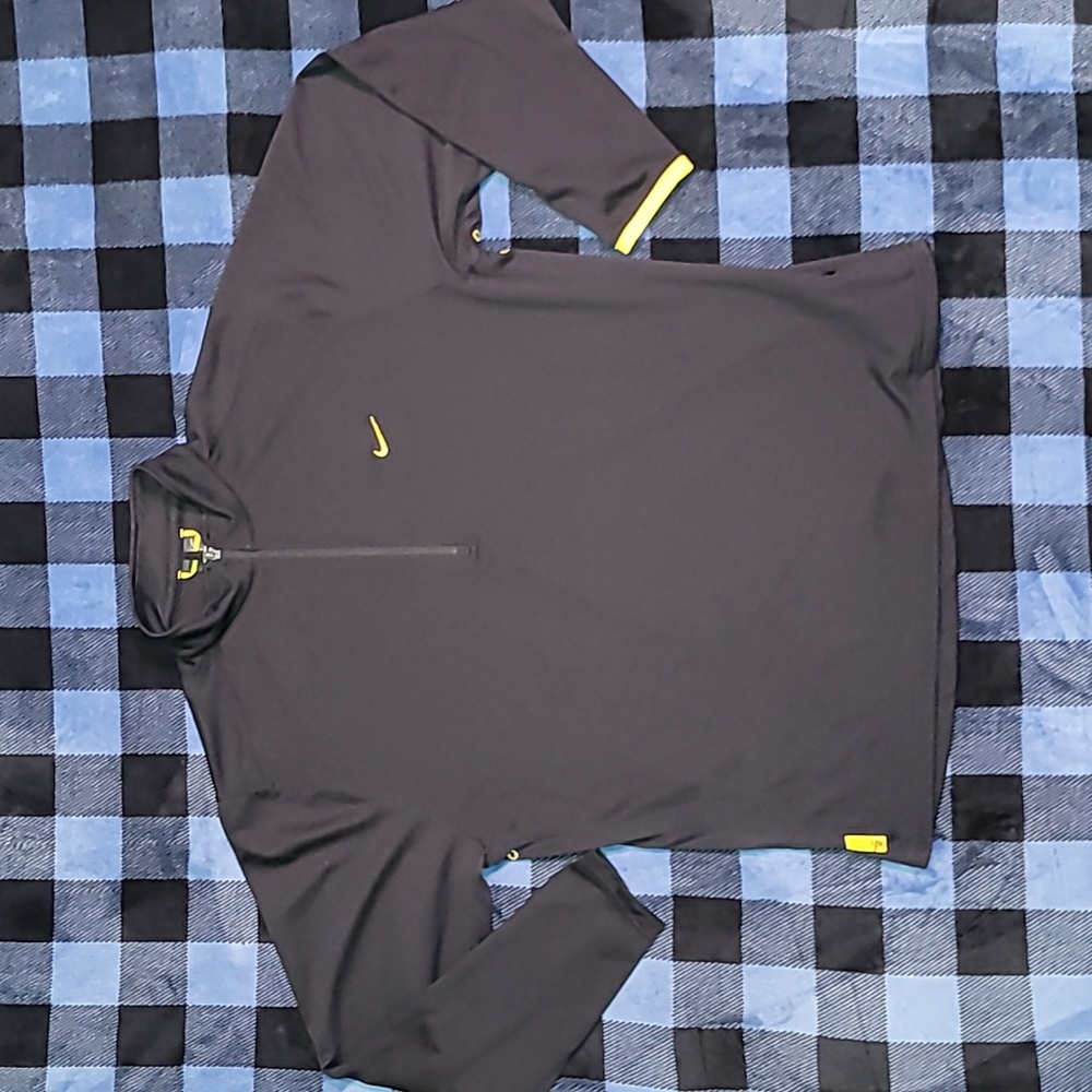 Y2k. Nike. Embroidered swoosh. 1/4 zip pullover. Lance Armstrong collection. L.